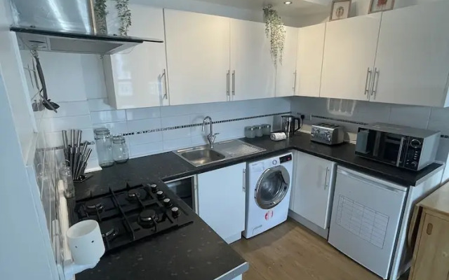 Modern 2 bed Apartment With sea Views