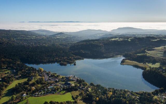 Séjour avec piscine chauffée