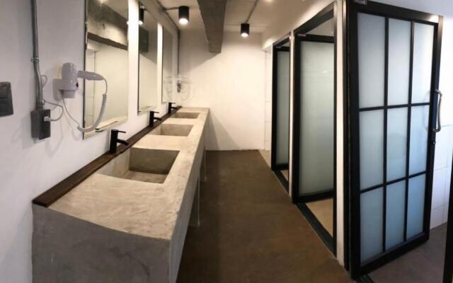 The Entaneer Poshtel - Hostel