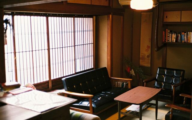 Gojo Guest House Annex - Hostel