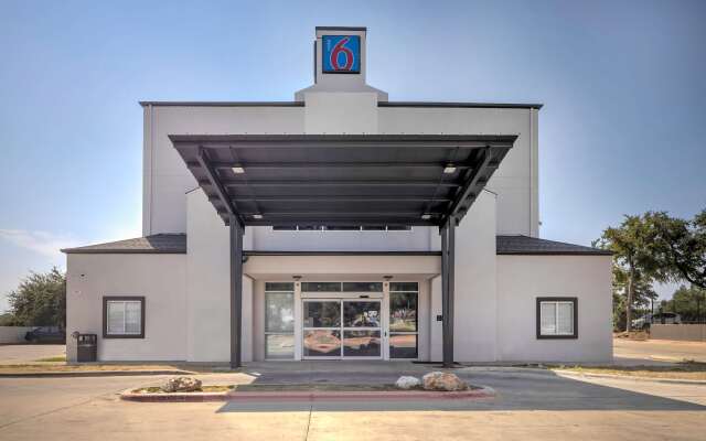 Motel 6 Cedar Park, TX