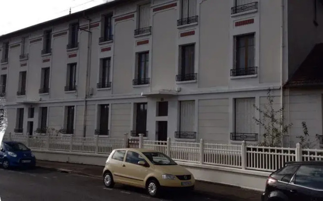 La Parenthese Montluconnaise