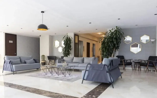 Sunny and Spacious PH Near Santafe Shopping Mall