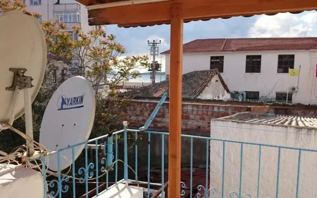 Mavi Beyaz Konuk Evi