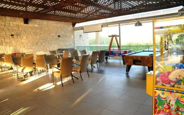 Chrispy World - Chrispy Deluxe Wing