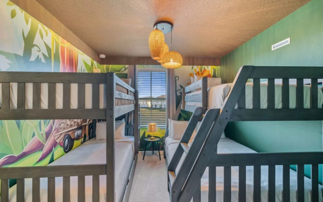 1043 Plantation Lane