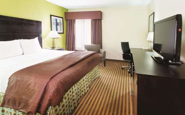 La Quinta Inn & Suites by Wyndham Columbus - Grove City