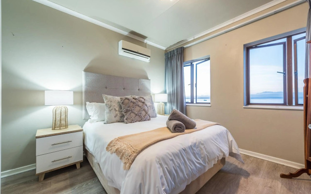 Beacon Wharf , George Hay 6 Seafront Accommodation