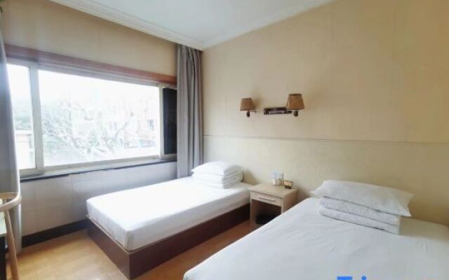 Xinzhou Hotel (Shanghai East China University of Technology)