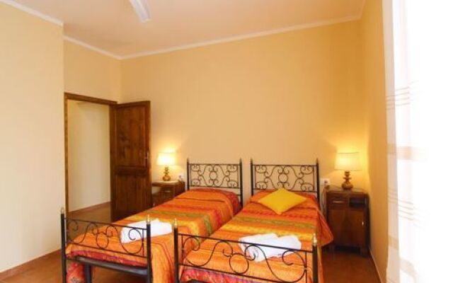 Stunning Private Villa for 4 Guests With Wifi, Private Pool, TV, Veranda, Pets Allowed and Parking