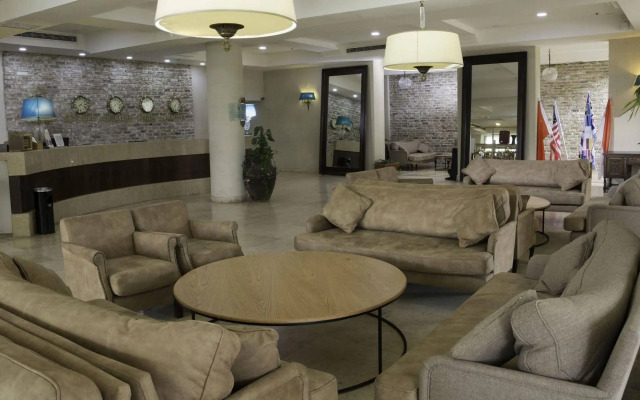Royal Plaza Hotel