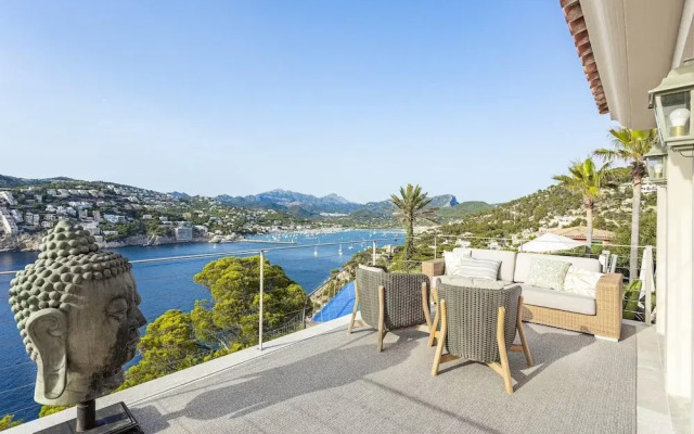 Sea-view Villa Near Port