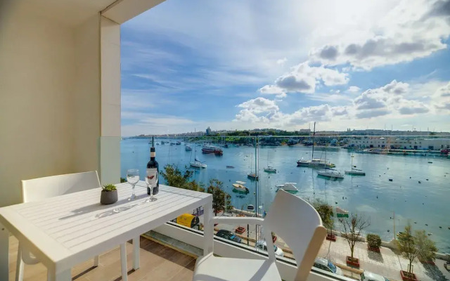 Luxury Apartment With Valletta and Harbour Views