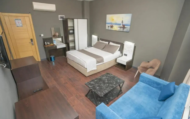 216 Palace Suite