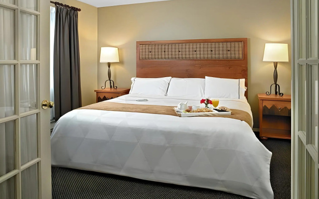 Coast Canmore Hotel & Conference Centre