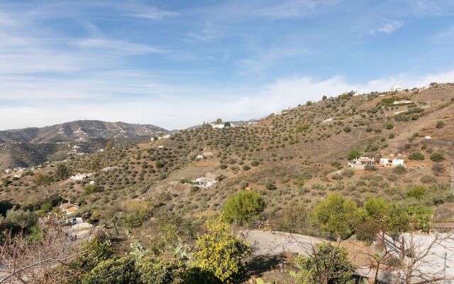 Tranquil Cottage in Torrox With Private Swimming Pool