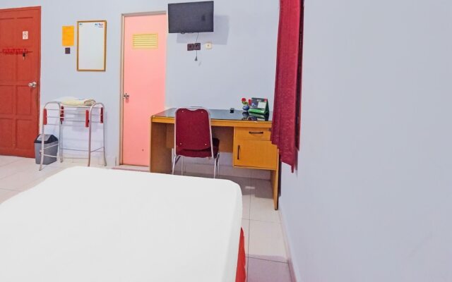 Hotel O Wisma Arwini Syariah Near Benteng Balangnipa