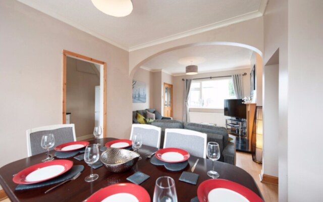 Holiday Home - Sleeps 7