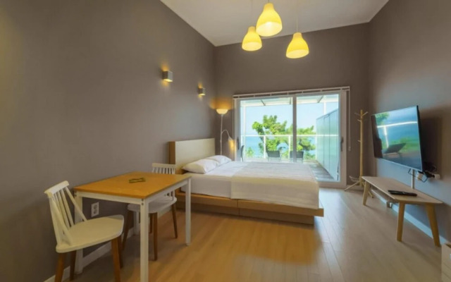 Pohang Red House Ocean Hills Pension