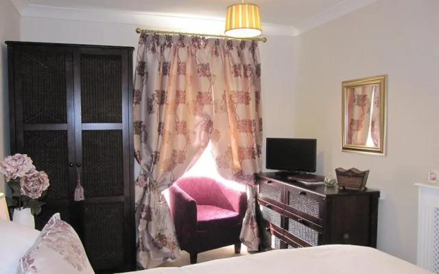 The Shirley - Guest house