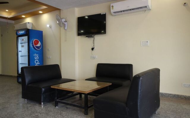 Oyo Flagship 33020 Kusum Vihar Jagat Pura