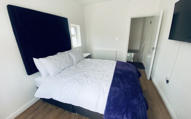 Inviting 5-bed House in Manchester