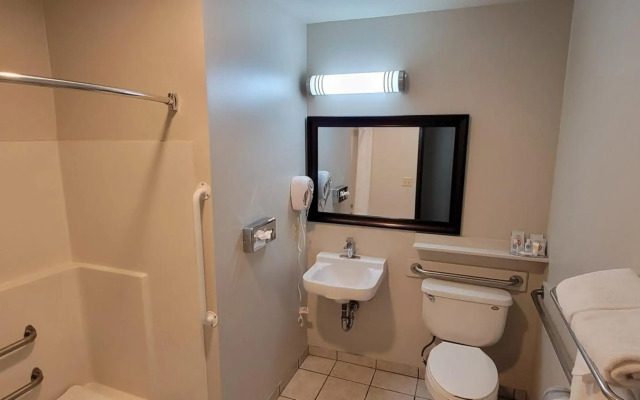 Quality Inn & Suites Fresno Northwest