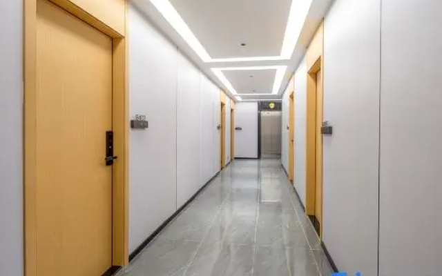 Yuezhi Hotel (Lingao Fuluo Plaza)