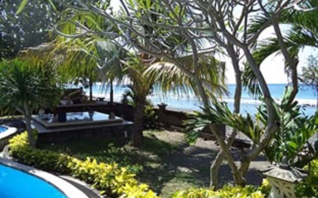 Coral Bay Bungalow