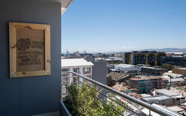 Modern Two Bedroom Unit, Mountain & Harbour Views