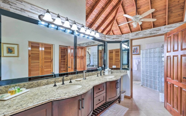 Oceanfront 'majestic Beach House' w/ Gym + Pool!