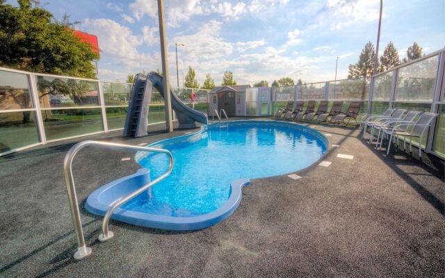 Motel 6 Lethbridge, AB