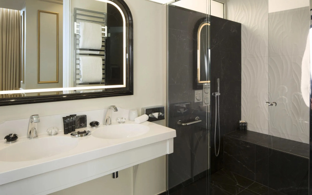 Le Narcisse Blanc & Spa