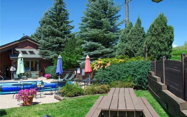 West Condominiums - W3301