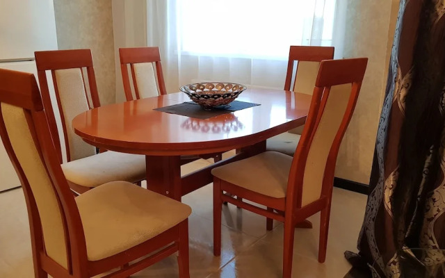 DeLuxe Apartment Akademika Yangelya 2