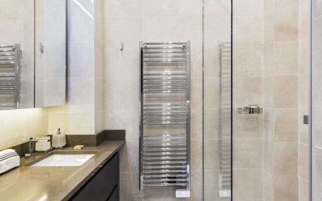 Luxury Apartment Paris Louvre II