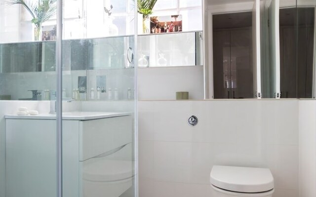 Modern Daver Court Chelsea Nest - SAA