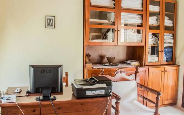 Group Accomodation, Heliopetra Studios And Houses