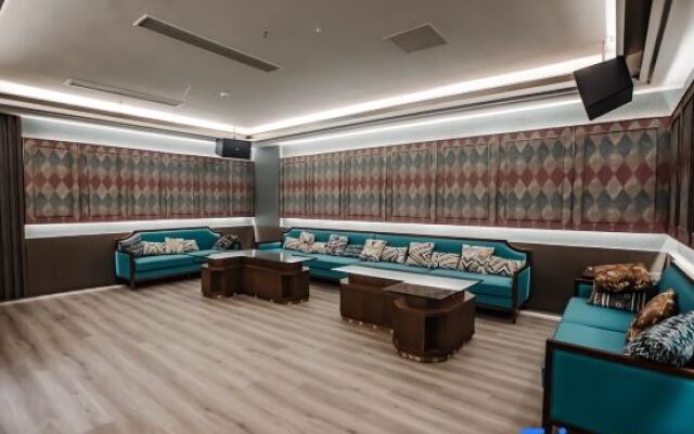 Sanhe International Hotel