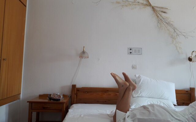 Costas Inn