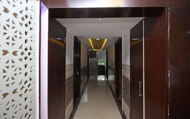 OYO 8743 Hotel Ravi Palace