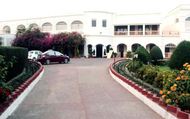 OYO 3010 Chanakya BNR Hotel