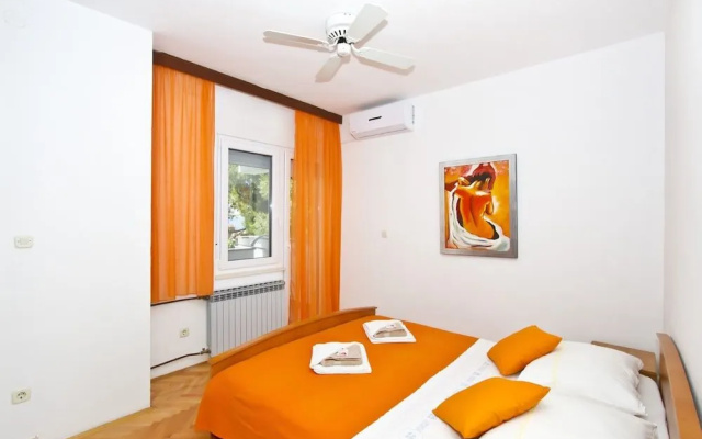 Apartment Topic near Beach