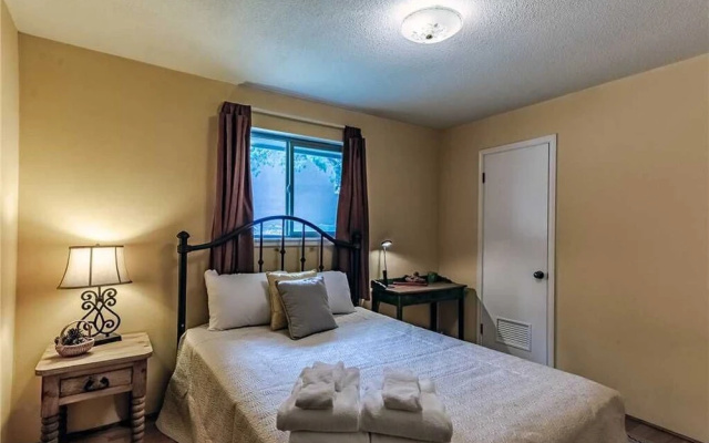 Mustang Hideaway - Three Bedroom Cabin