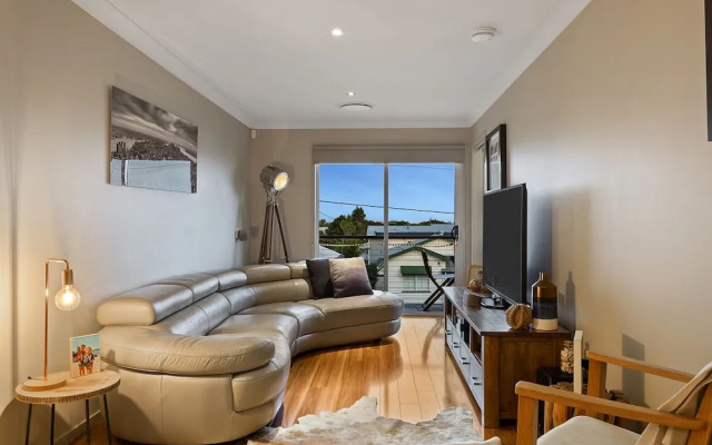 Resort Style Home near Airport & CBD – Guest Rooms – Hendra
