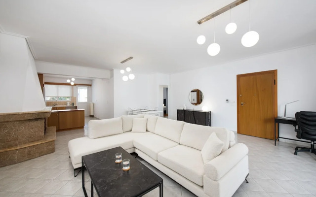 Hosting Moments Alimos Riviera Flat