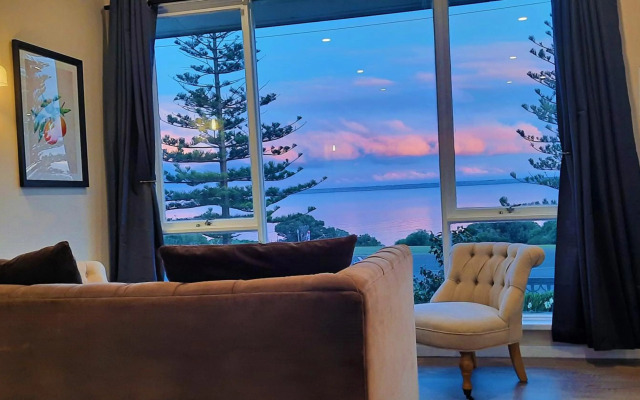 Captains on-the-seafront - 4 br stunning sea views