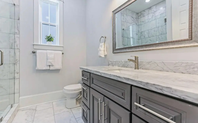 Spacious 4BR Condo with Pool