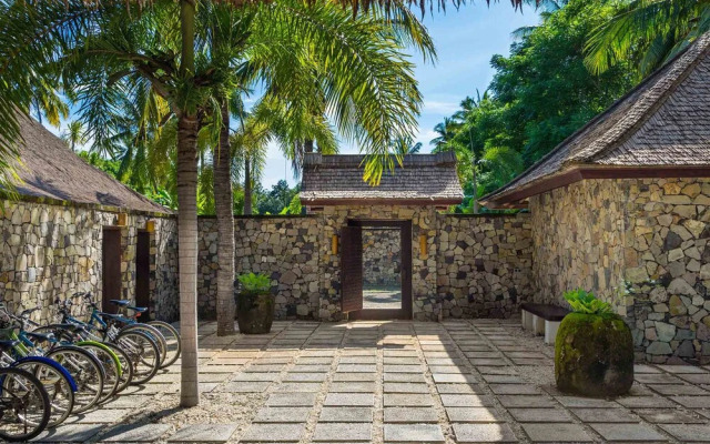 Sira Beach House