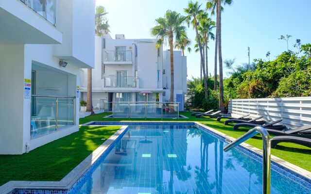 Rio Gardens - Chic 1-bdr Apt by the Pool